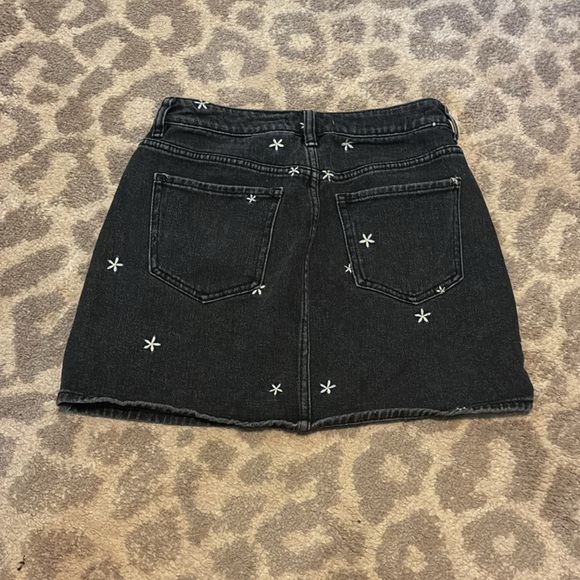 PACSUN Black Daisy 5-Pocket Skirt Size 26 - Picture 6 of 8